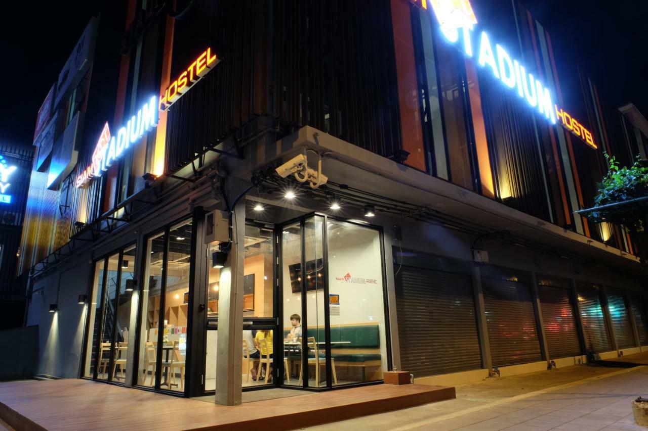 Siam Stadium Hostel Bangkok Exterior foto